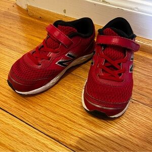 Boys toddler red New Balance Velcro sneakers - size 9.5